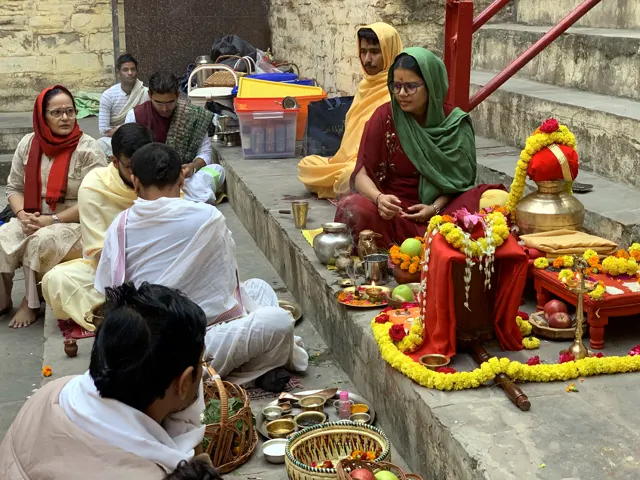 Acharyas performing pooja and havan in Varanasi (9)