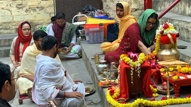 Acharyas performing pooja and havan in Varanasi (12)